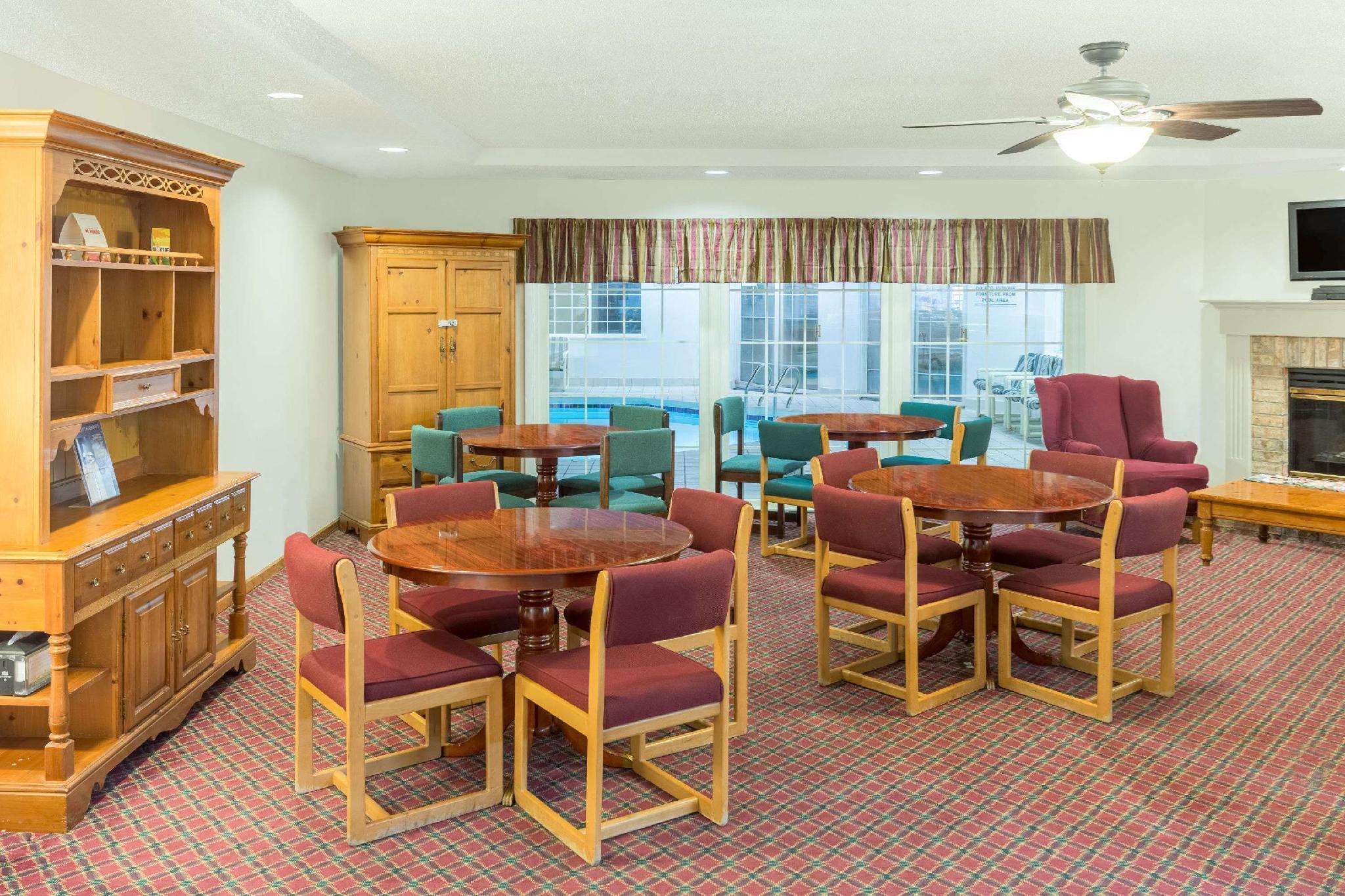 Super 8 By Wyndham Reedsburg Hotel Ngoại thất bức ảnh