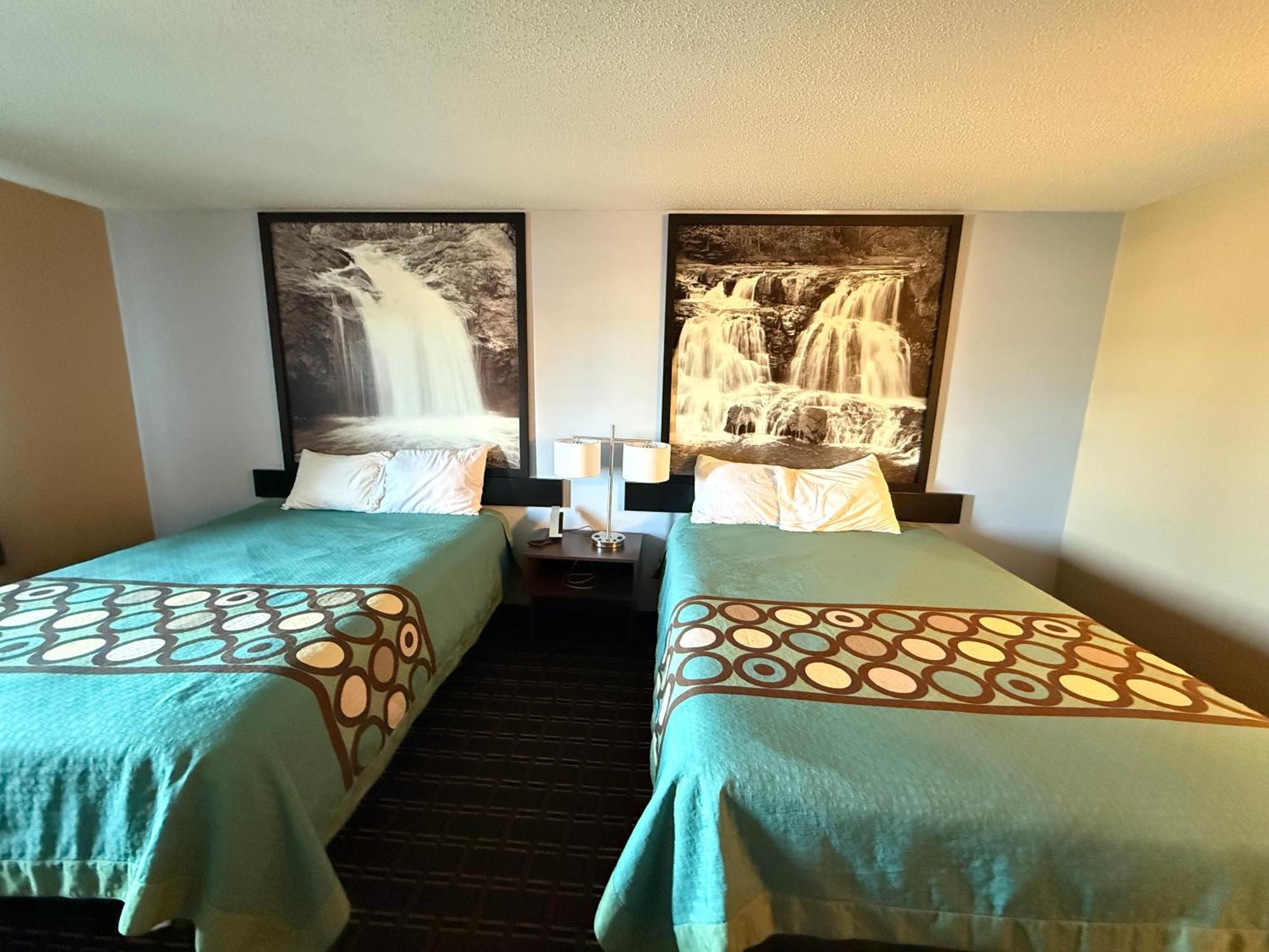 Super 8 By Wyndham Reedsburg Hotel Ngoại thất bức ảnh