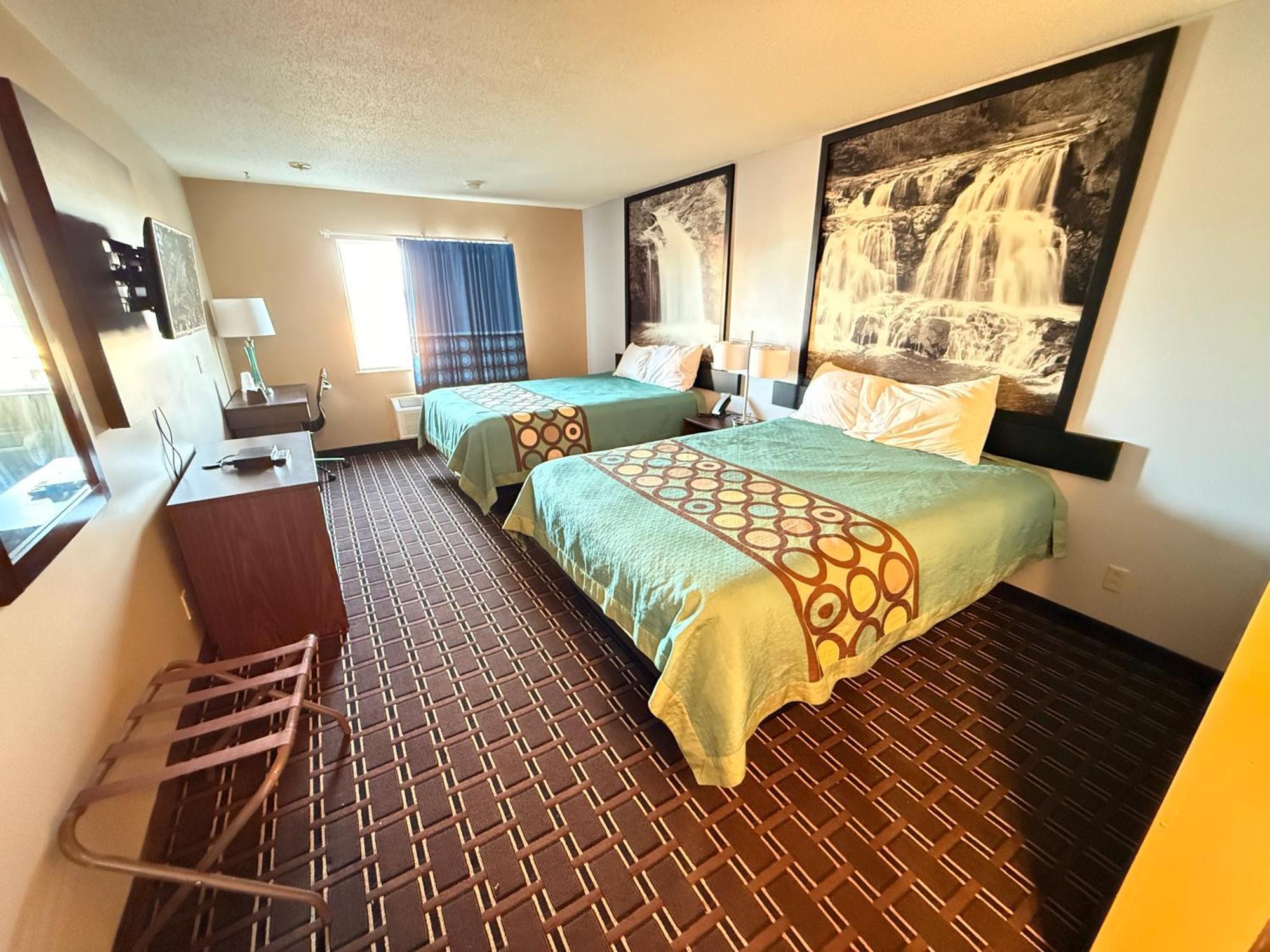 Super 8 By Wyndham Reedsburg Hotel Ngoại thất bức ảnh